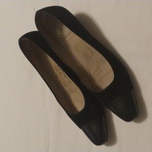 Vintage Salvatore Ferragamo very narrow suede kitten heel pumps size 7.5 AAAA